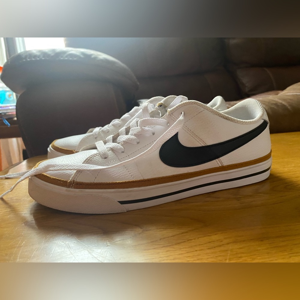 Nike court legacy